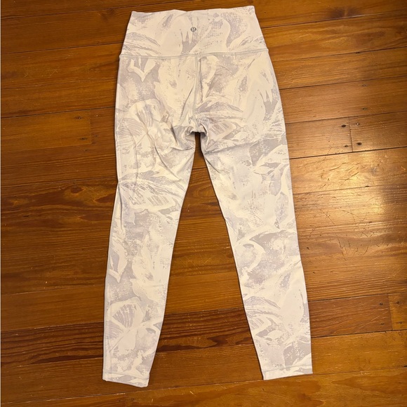 Lululemon Wunder Under High-Rise Tight, Tropical Shadow Starlight (white/gray) - Picture 6 of 8
